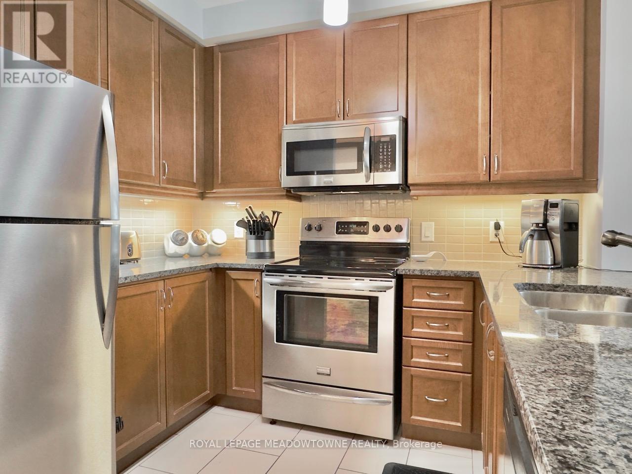 403 - 100 John Street, Brampton, Ontario  L6W 0A8 - Photo 14 - W12201925