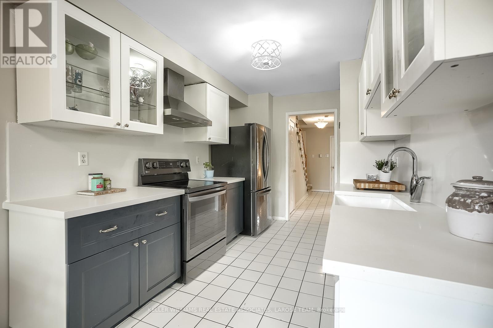 6945 Gracefield Drive, Mississauga, Ontario  L5N 6T9 - Photo 16 - W12201953