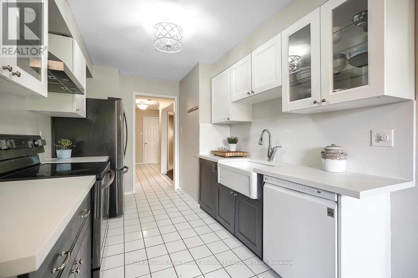 6945 Gracefield Drive, Mississauga, Ontario  L5N 6T9 - Photo 17 - W12201953