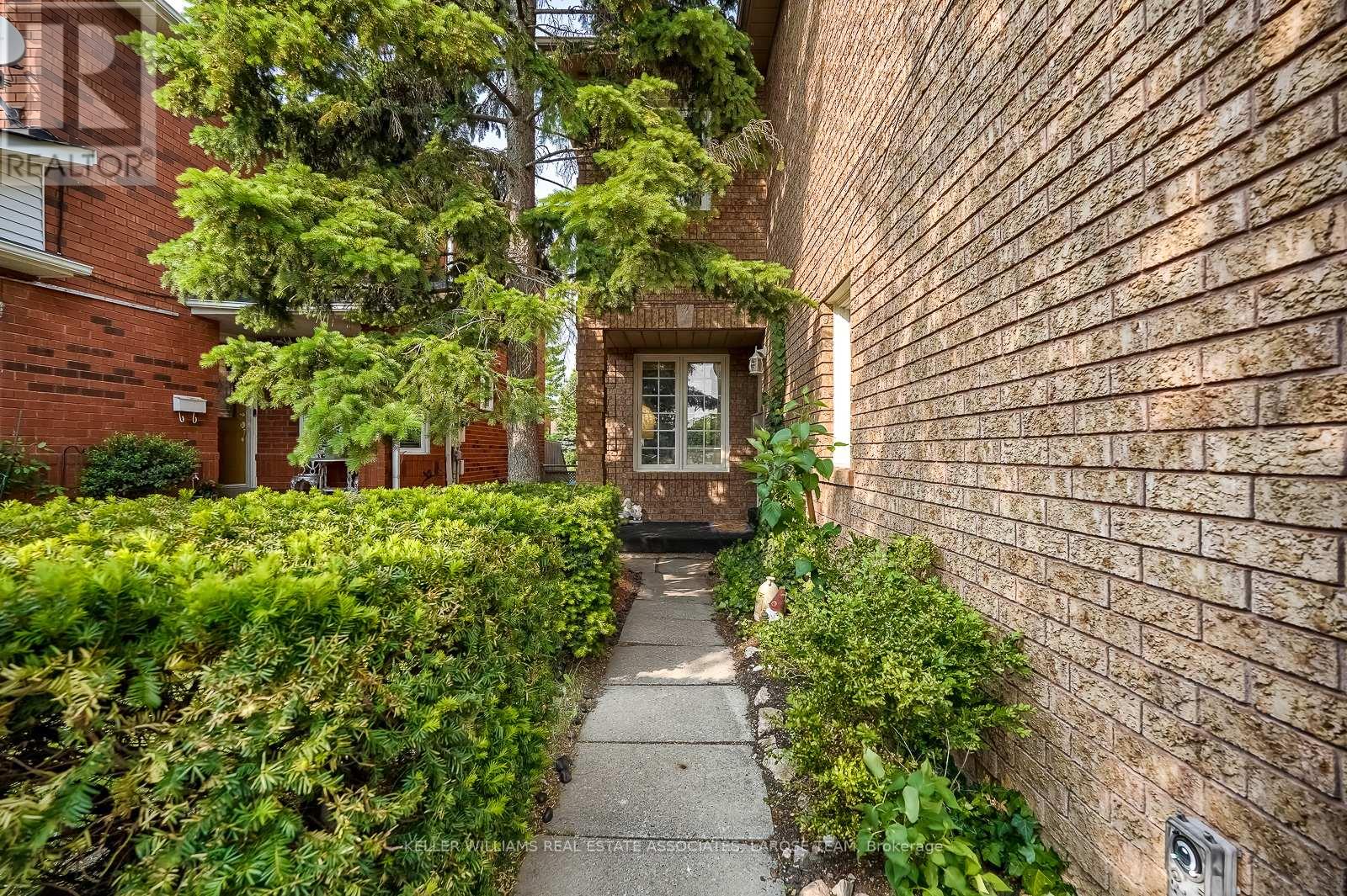 6945 Gracefield Drive, Mississauga, Ontario  L5N 6T9 - Photo 4 - W12201953