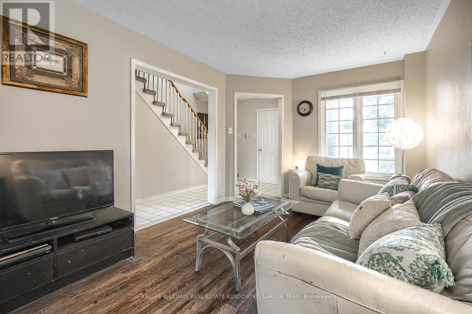 6945 Gracefield Drive, Mississauga, Ontario  L5N 6T9 - Photo 9 - W12201953