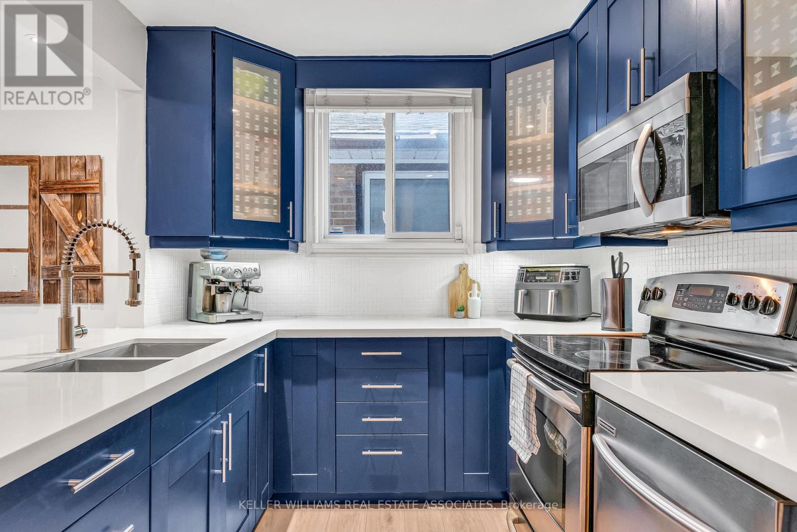 1034 Meredith Avenue, Mississauga, Ontario  L5E 2C7 - Photo 13 - W12201955