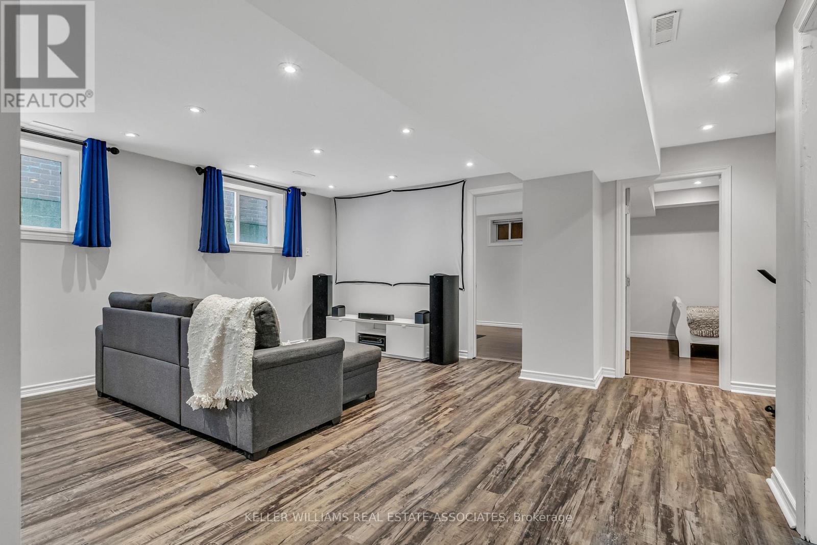 1034 Meredith Avenue, Mississauga, Ontario  L5E 2C7 - Photo 32 - W12201955