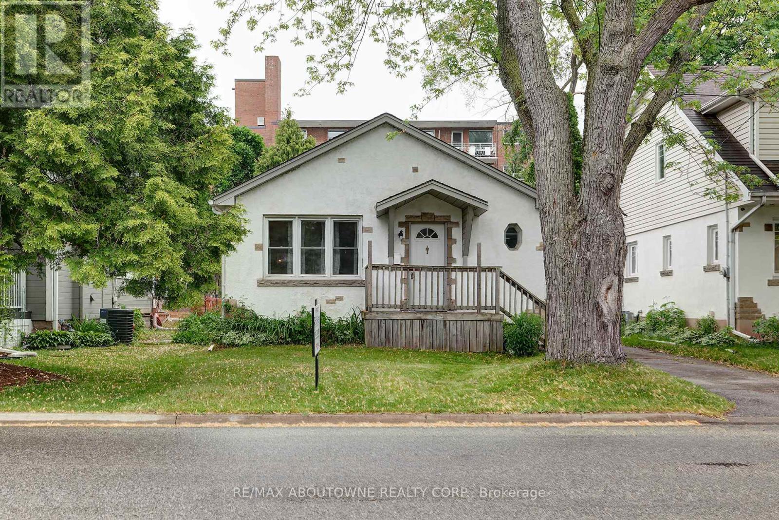 469 WOODLAND AVENUE, Burlington, Ontario