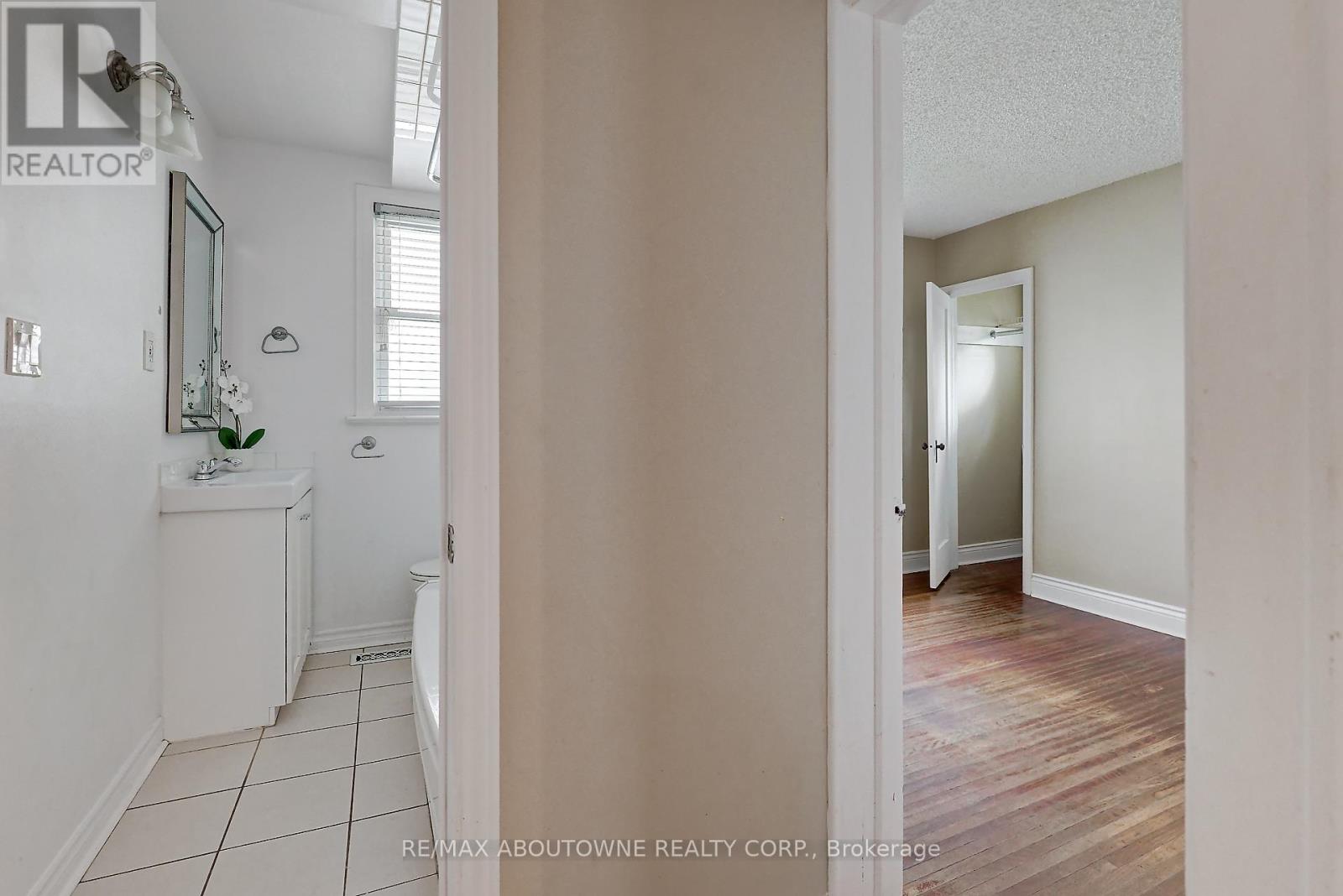 469 Woodland Avenue, Burlington, Ontario  L7R 2S2 - Photo 18 - W12202011