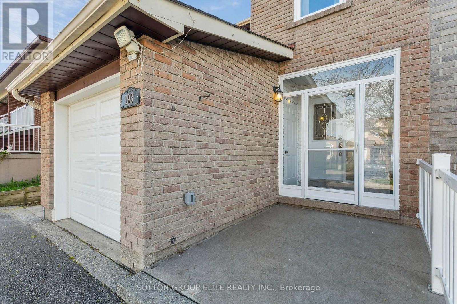 193 Ashridge Place, Mississauga, Ontario  L4Z 1K6 - Photo 1 - W12202039