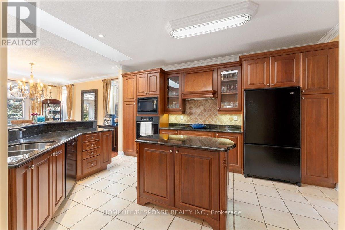 17 Mcnutt Street, Brampton, Ontario  L6Y 5L3 - Photo 7 - W12202047
