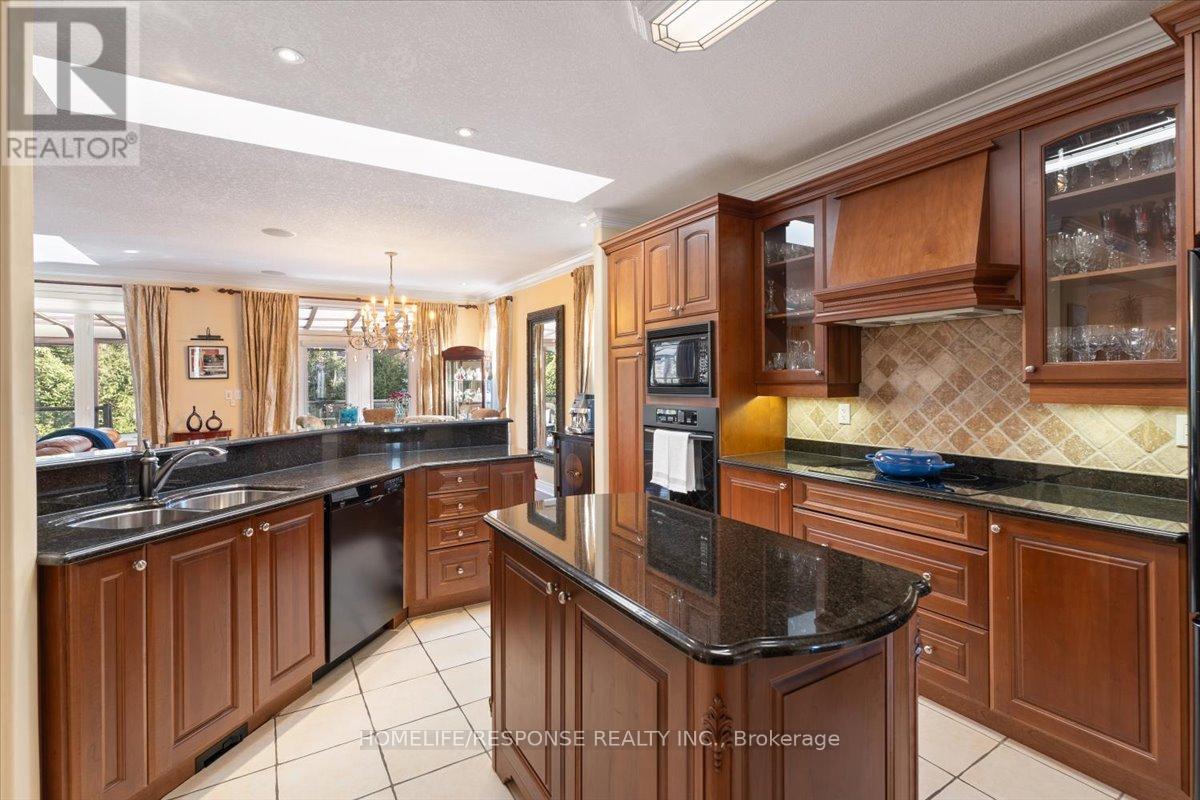 17 Mcnutt Street, Brampton, Ontario  L6Y 5L3 - Photo 8 - W12202047