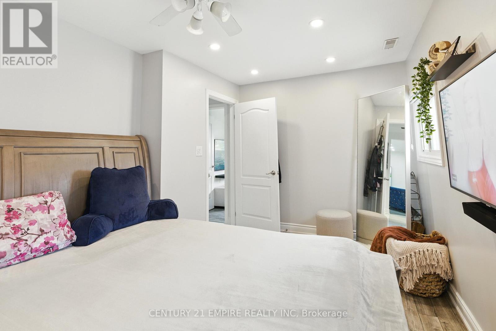 7649 Redstone Road, Mississauga, Ontario  L4T 2B7 - Photo 13 - W12202064