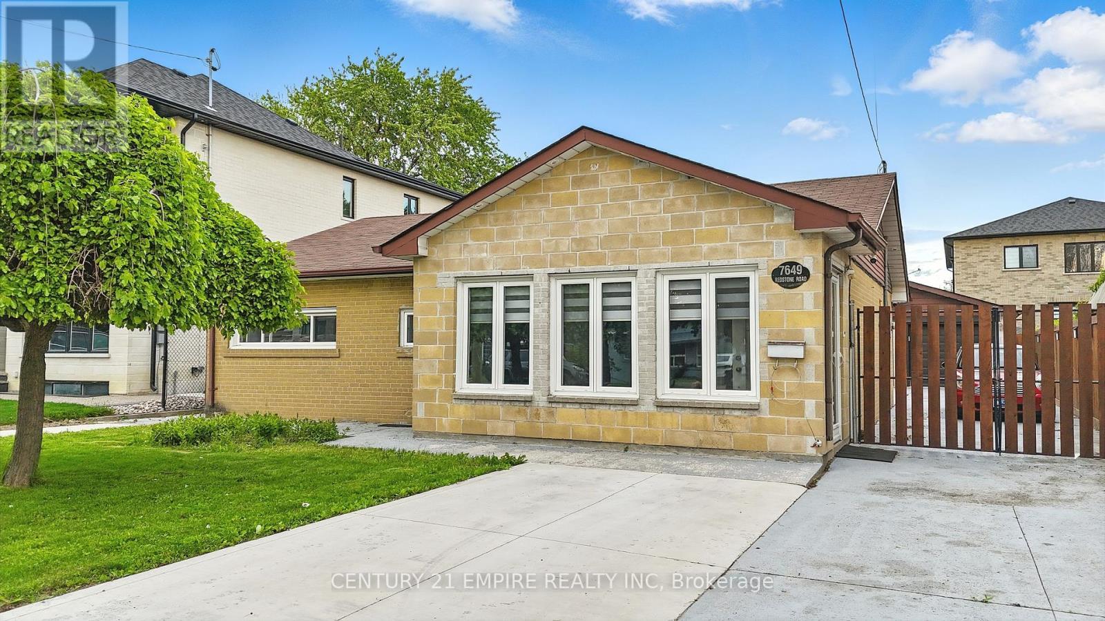 7649 Redstone Road, Mississauga, Ontario  L4T 2B7 - Photo 2 - W12202064