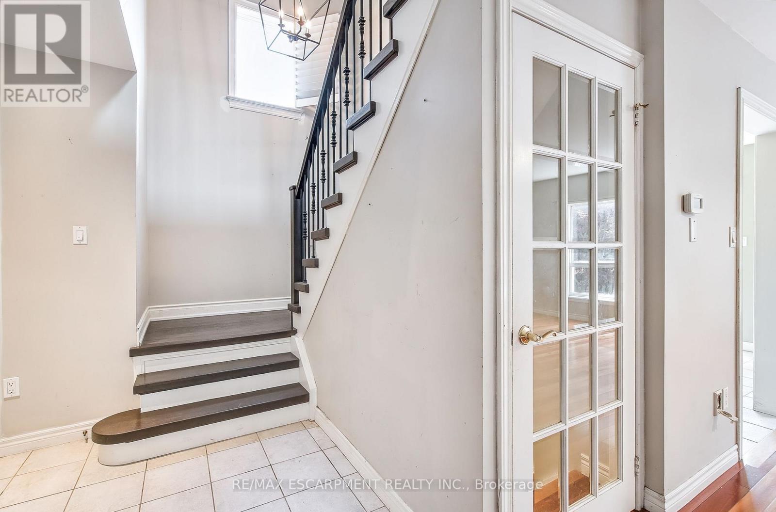 573 Enfield Road, Burlington, Ontario  L7T 2X5 - Photo 12 - W12202082