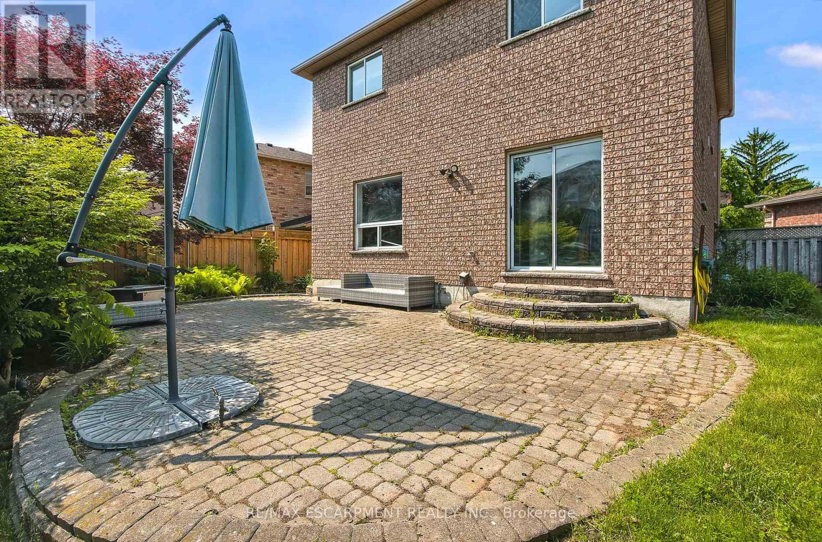 573 Enfield Road, Burlington, Ontario  L7T 2X5 - Photo 2 - W12202082