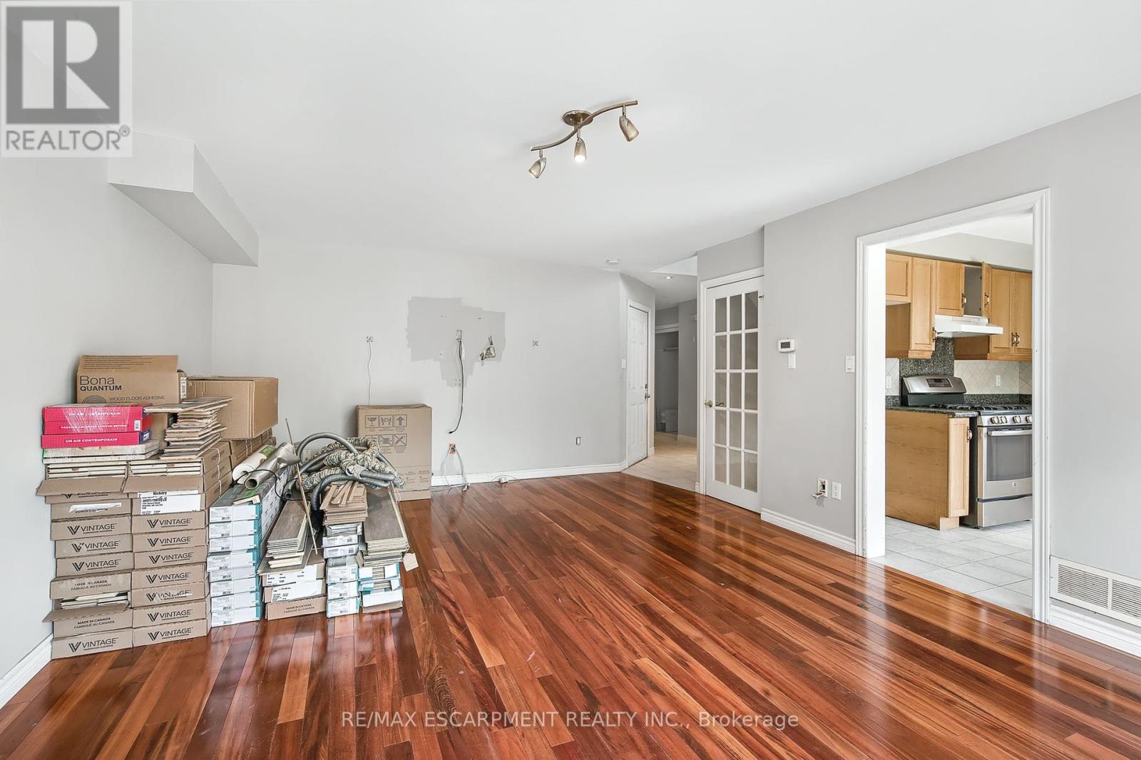 573 Enfield Road, Burlington, Ontario  L7T 2X5 - Photo 6 - W12202082