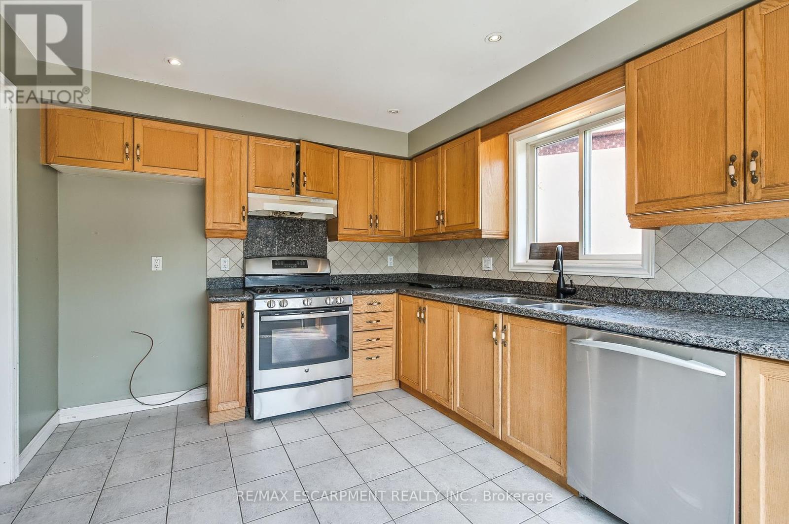 573 Enfield Road, Burlington, Ontario  L7T 2X5 - Photo 9 - W12202082