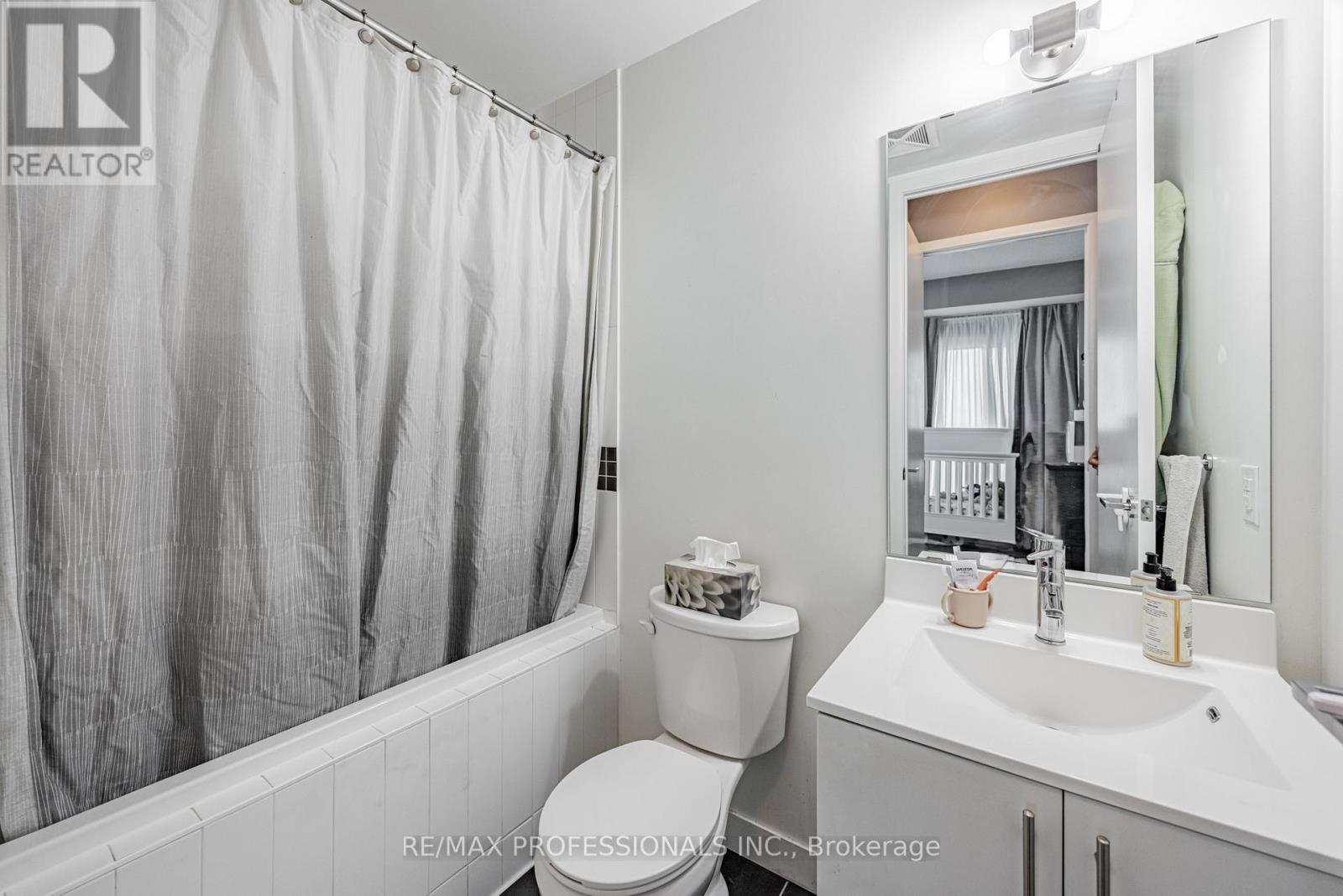 1132 - 165 Legion Road N, Toronto, Ontario  M8Y 0B3 - Photo 11 - W12202112