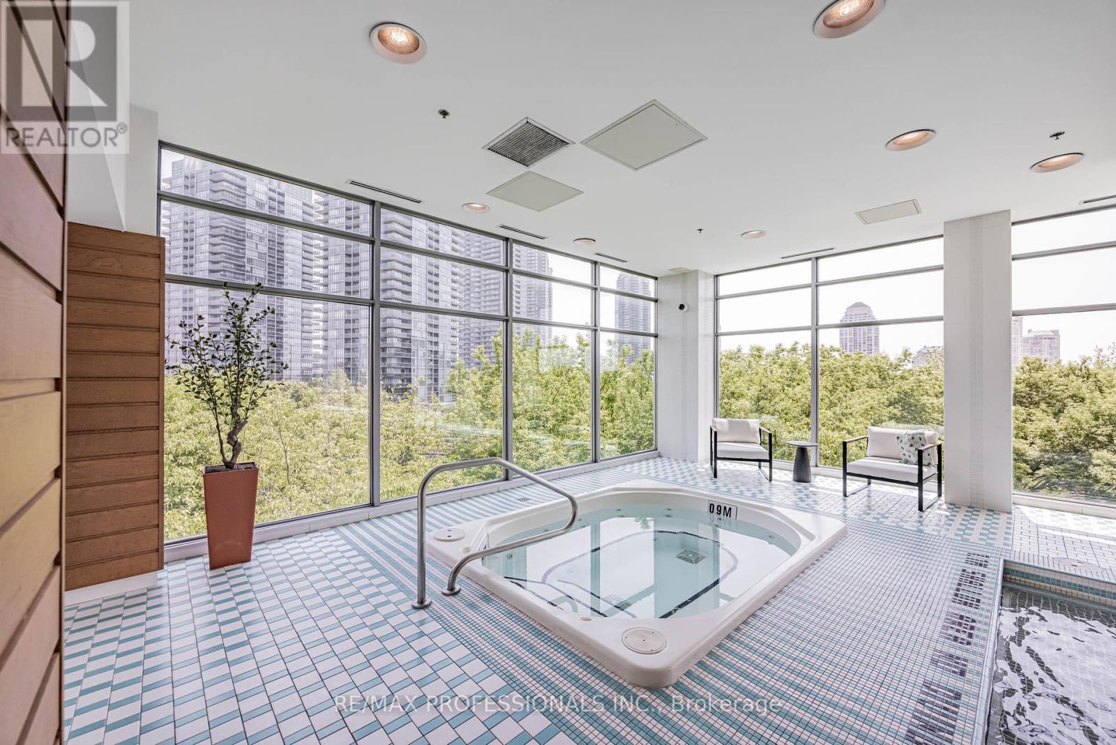 1132 - 165 Legion Road N, Toronto, Ontario  M8Y 0B3 - Photo 19 - W12202112