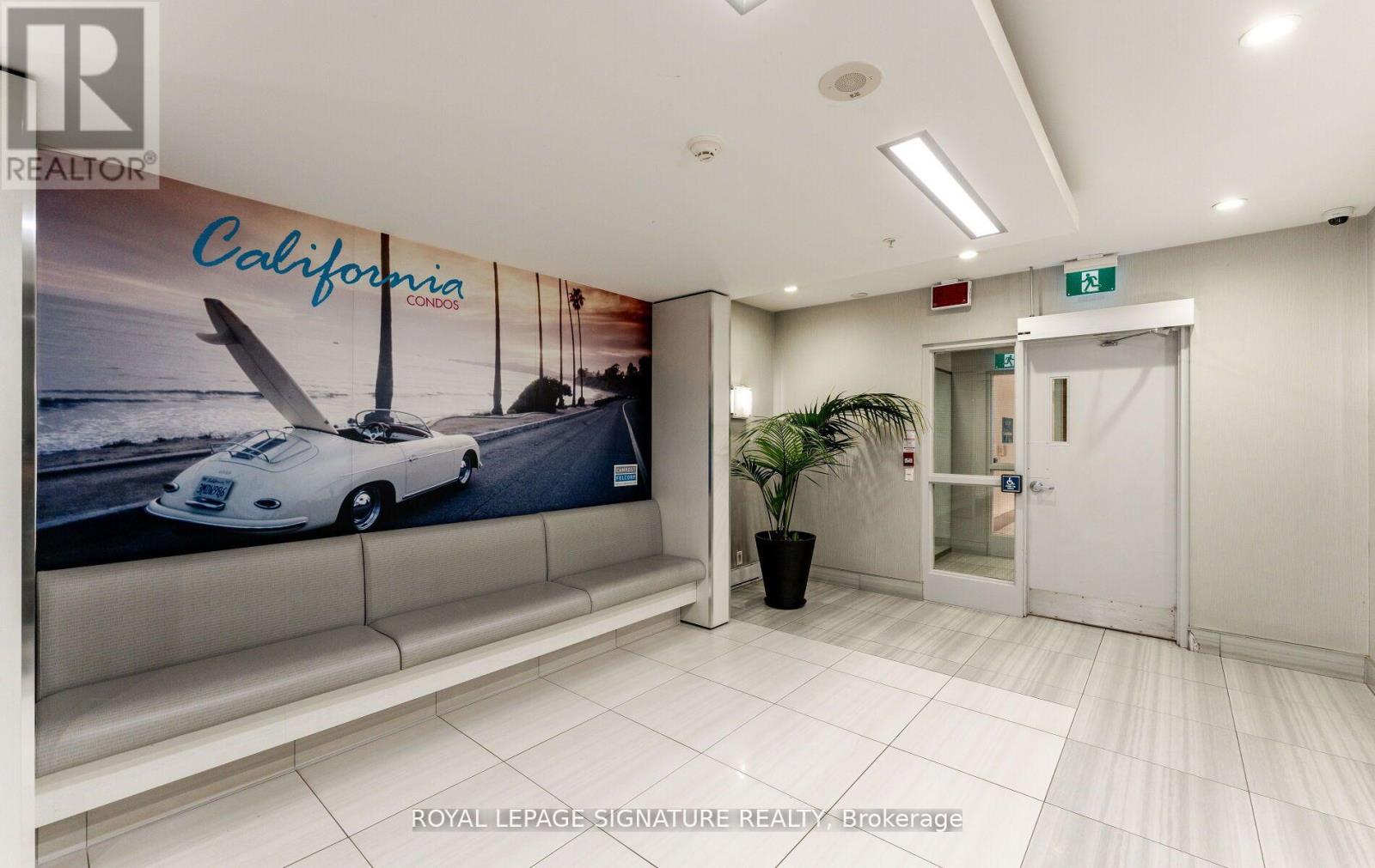2122 - 165 Legion Road, Toronto, Ontario  M8Y 0B3 - Photo 3 - W12202121