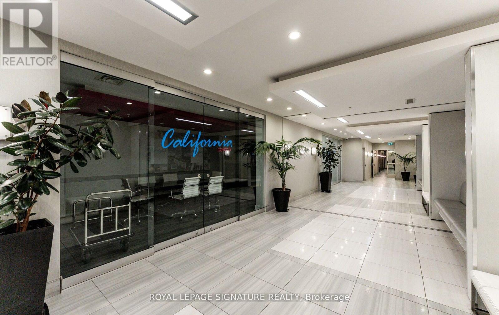 2122 - 165 Legion Road, Toronto, Ontario  M8Y 0B3 - Photo 4 - W12202121
