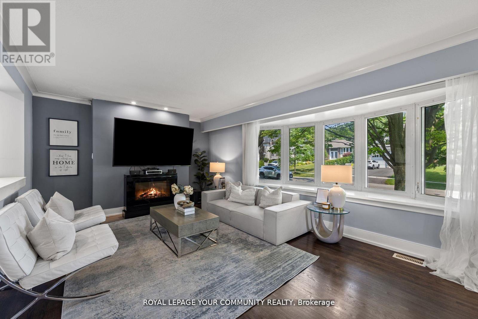 11 Braywin Drive, Toronto, Ontario  M9P 2N9 - Photo 1 - W12202126