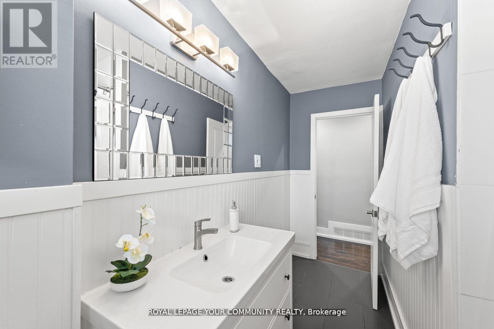 11 Braywin Drive, Toronto, Ontario  M9P 2N9 - Photo 23 - W12202126