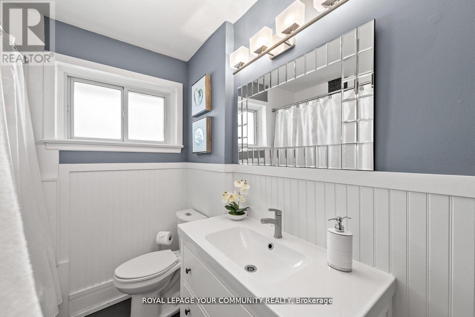 11 Braywin Drive, Toronto, Ontario  M9P 2N9 - Photo 24 - W12202126