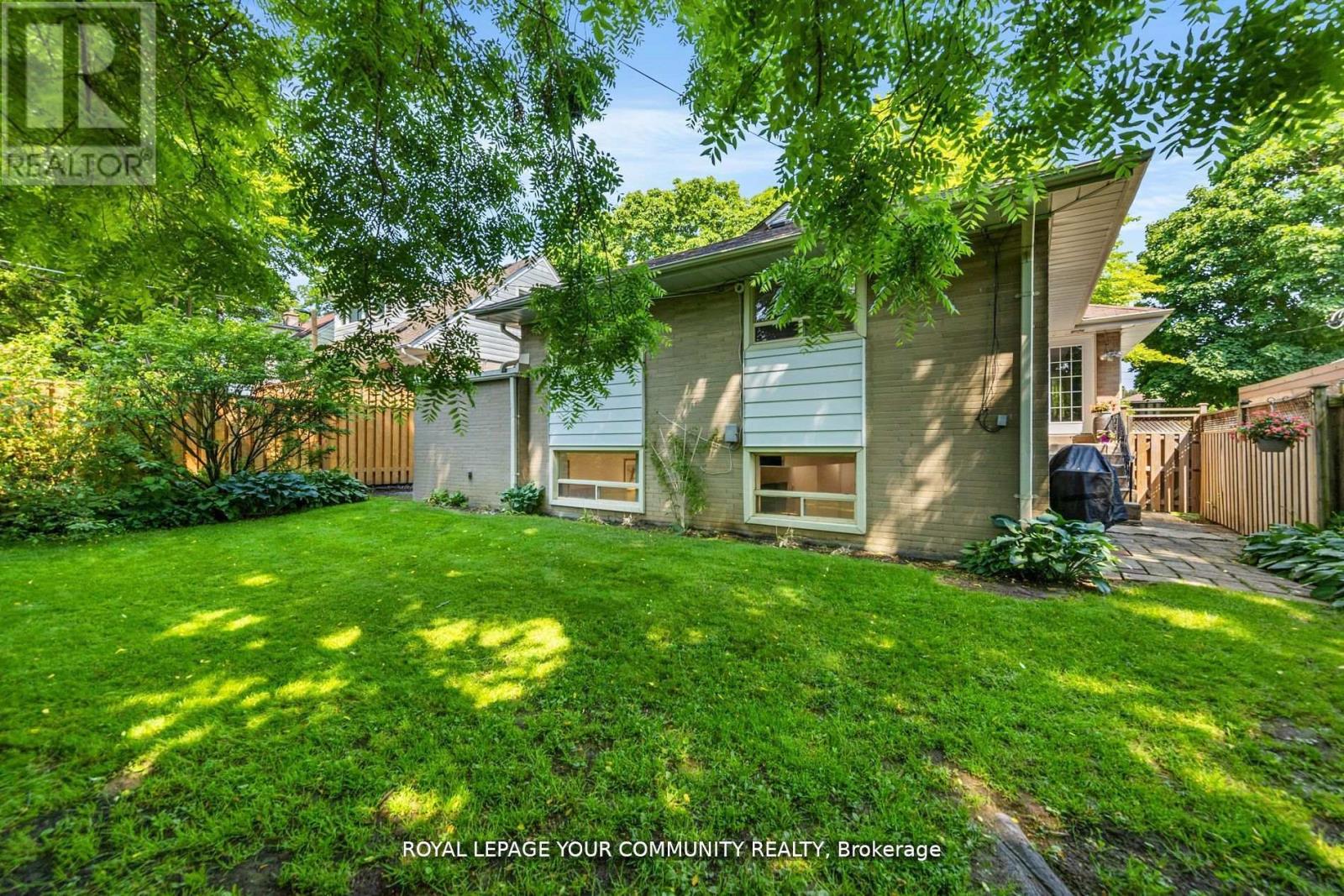 11 Braywin Drive, Toronto, Ontario  M9P 2N9 - Photo 37 - W12202126