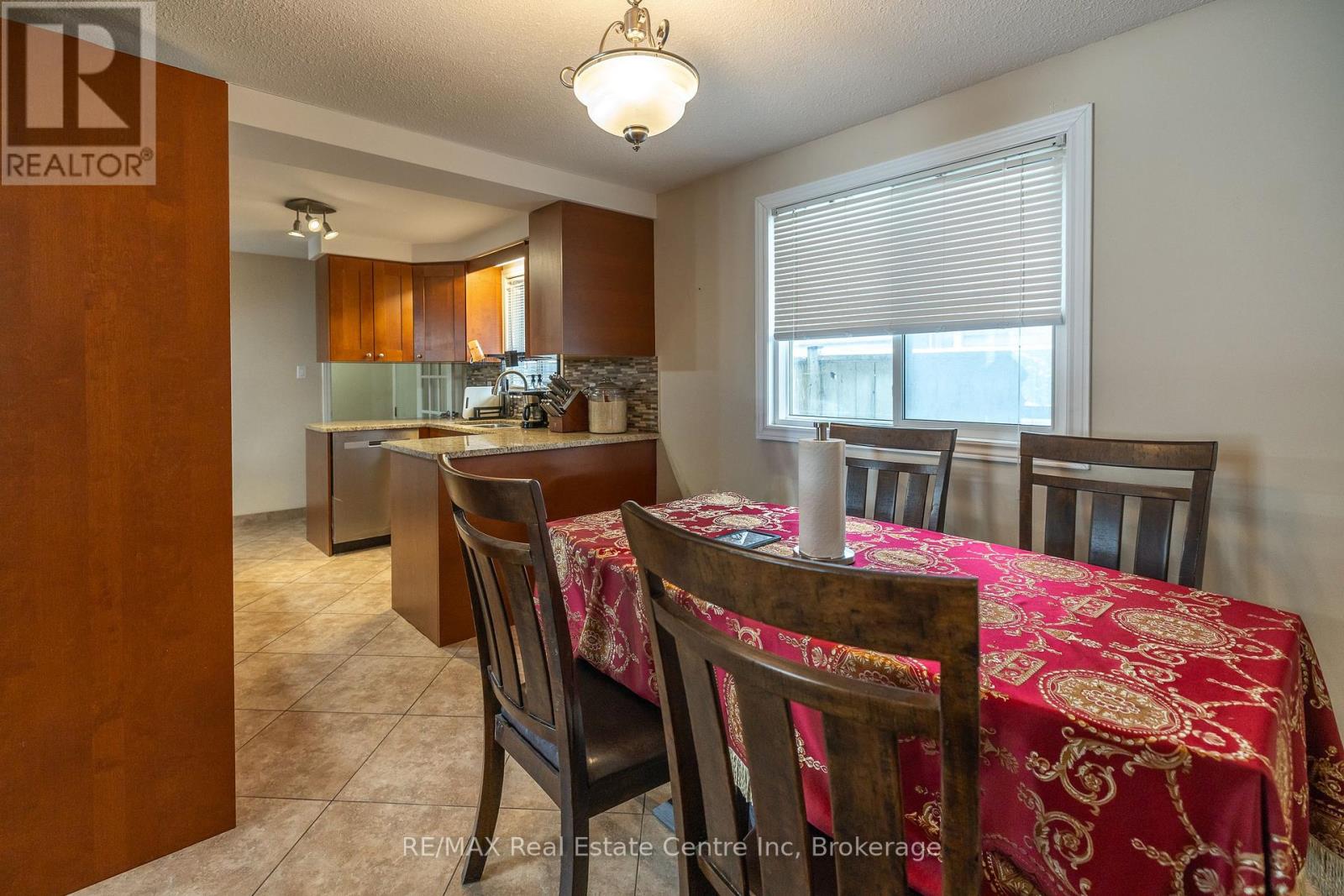 461 Strasburg Road, Kitchener, Ontario N2E 1P1 - Photo 10 - X12202135