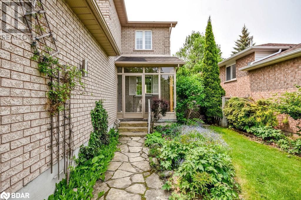 19 Taylor Drive, Barrie, Ontario  L4N 8K6 - Photo 2 - 40733813