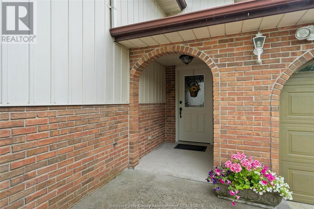 223 Wedgewood Lane, Tecumseh, Ontario  N8N 4J4 - Photo 3 - 25014350