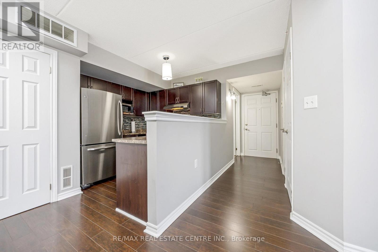 304 - 1360 Main Street E, Milton, Ontario  L9T 7S5 - Photo 4 - W12070106