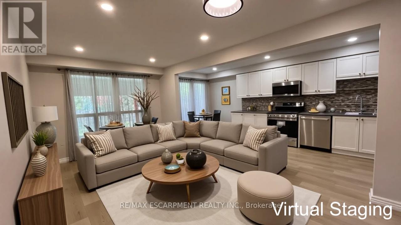2403 Susquehanna Court, Oakville, Ontario  L6H 5Y8 - Photo 2 - W12200771