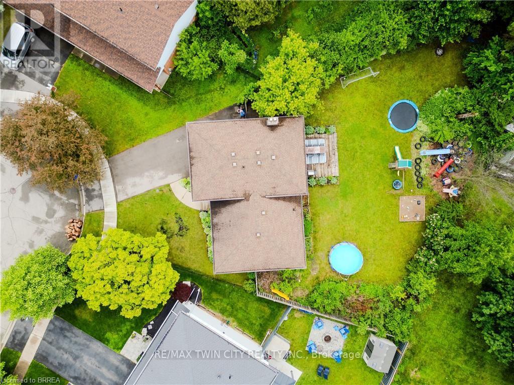 22 Japonica Crescent, Brantford, Ontario  N3R 1N6 - Photo 2 - X12201910