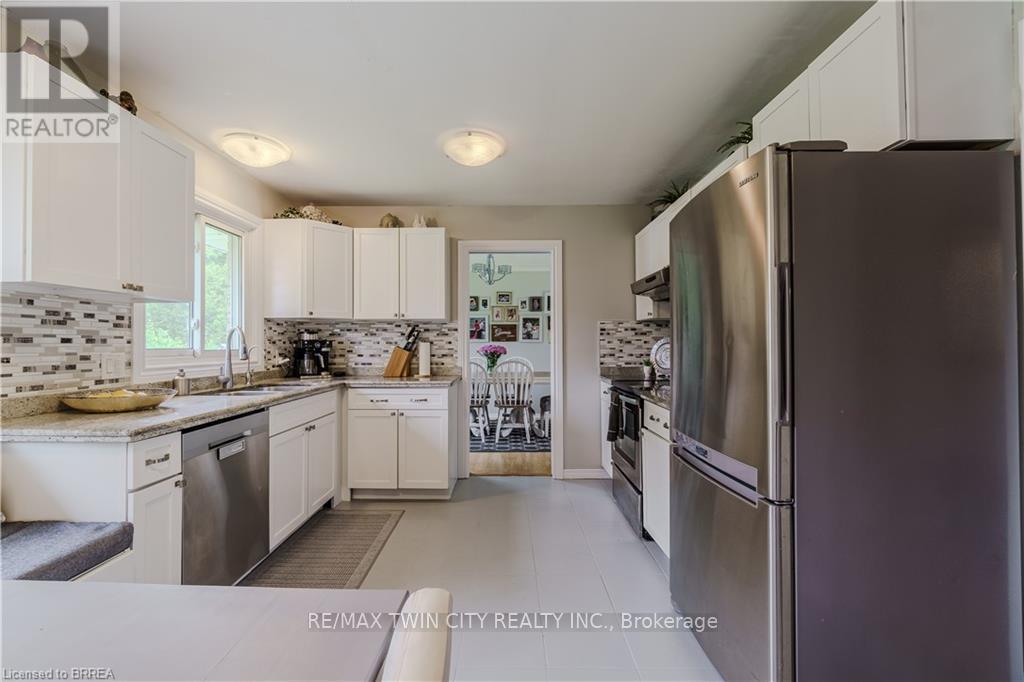 22 Japonica Crescent, Brantford, Ontario  N3R 1N6 - Photo 4 - X12201910