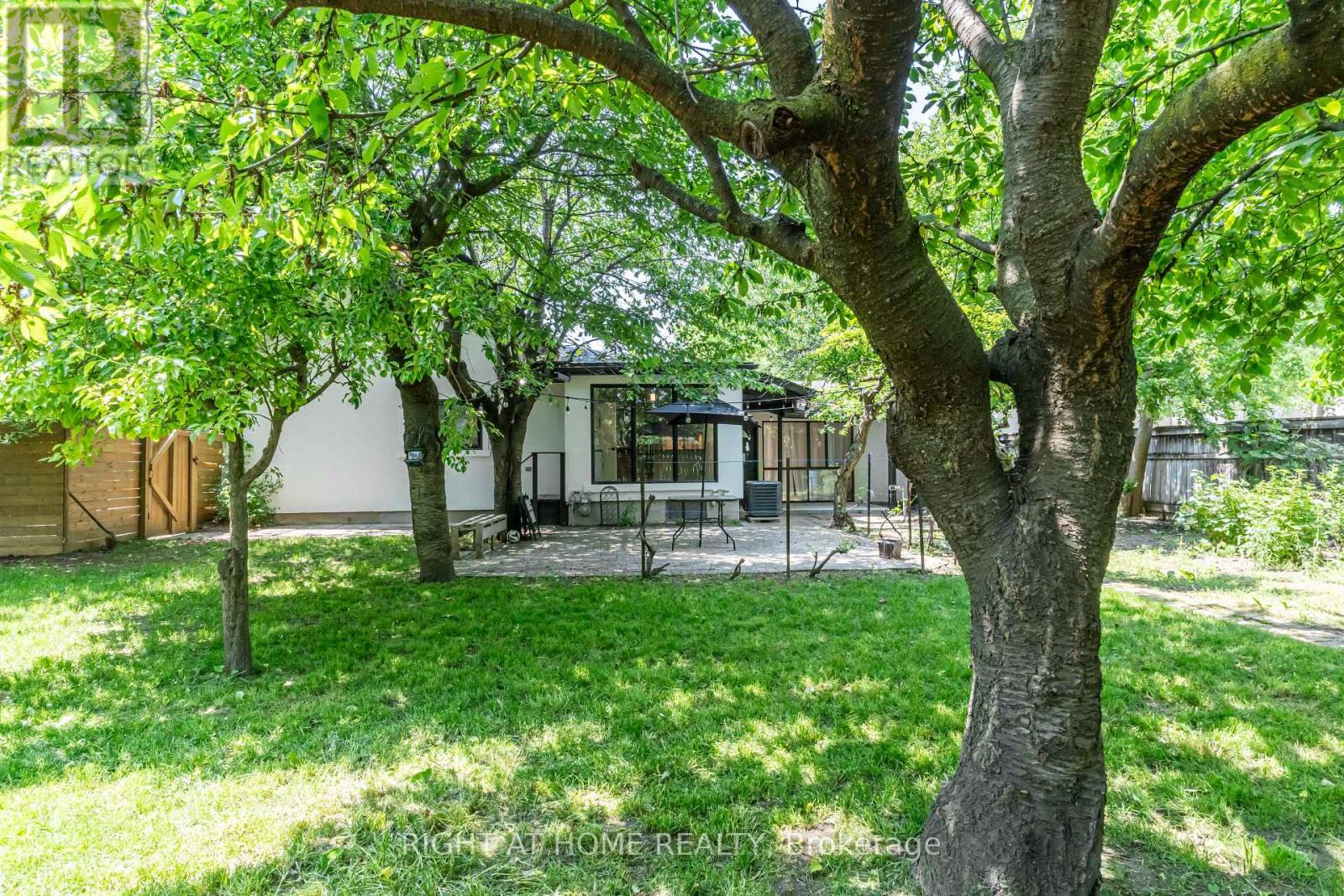 9 Belfast Court, St. Catharines (Haig), Ontario  L2R 1P3 - Photo 28 - X12201919