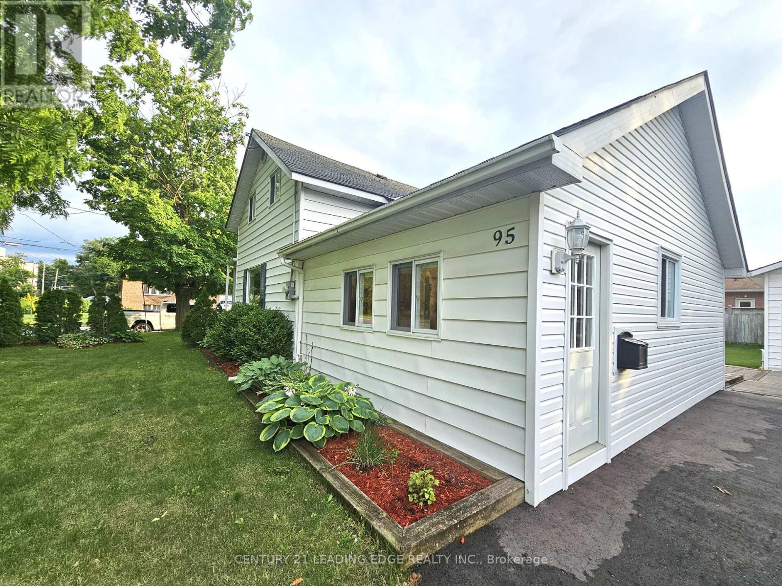 95 ADELAIDE STREET N, Kawartha Lakes, Ontario