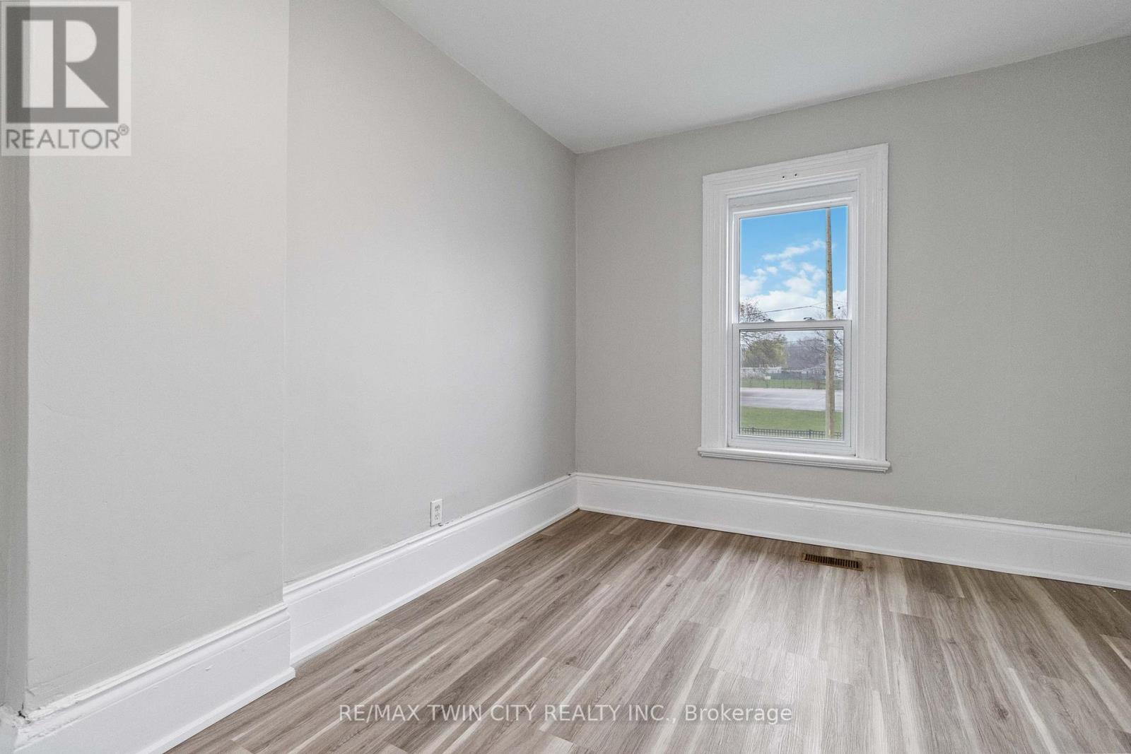 Upper - 55 Richmond Street, Brantford, Ontario  N3T 3Y4 - Photo 11 - X12202032