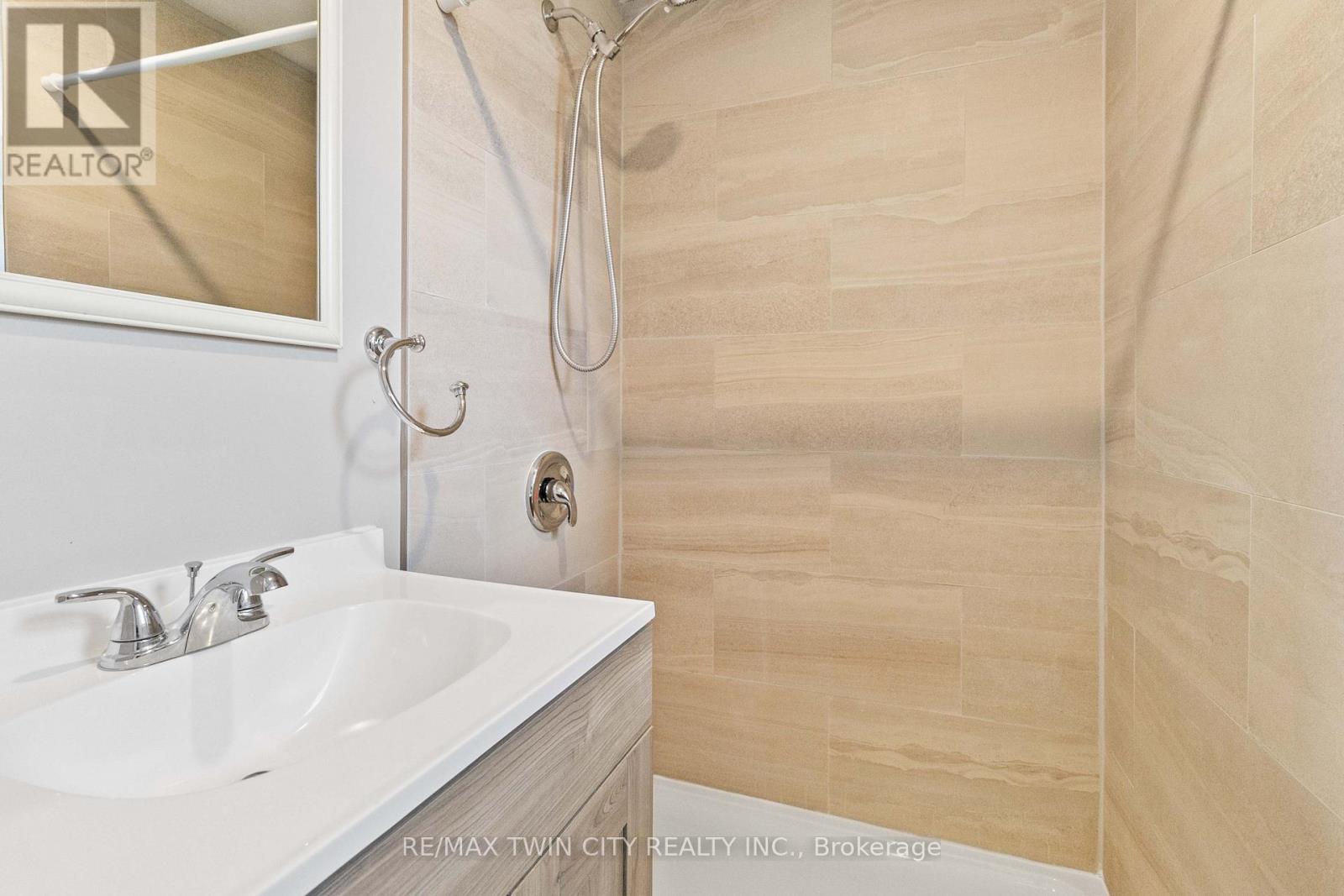 Upper - 55 Richmond Street, Brantford, Ontario  N3T 3Y4 - Photo 6 - X12202032