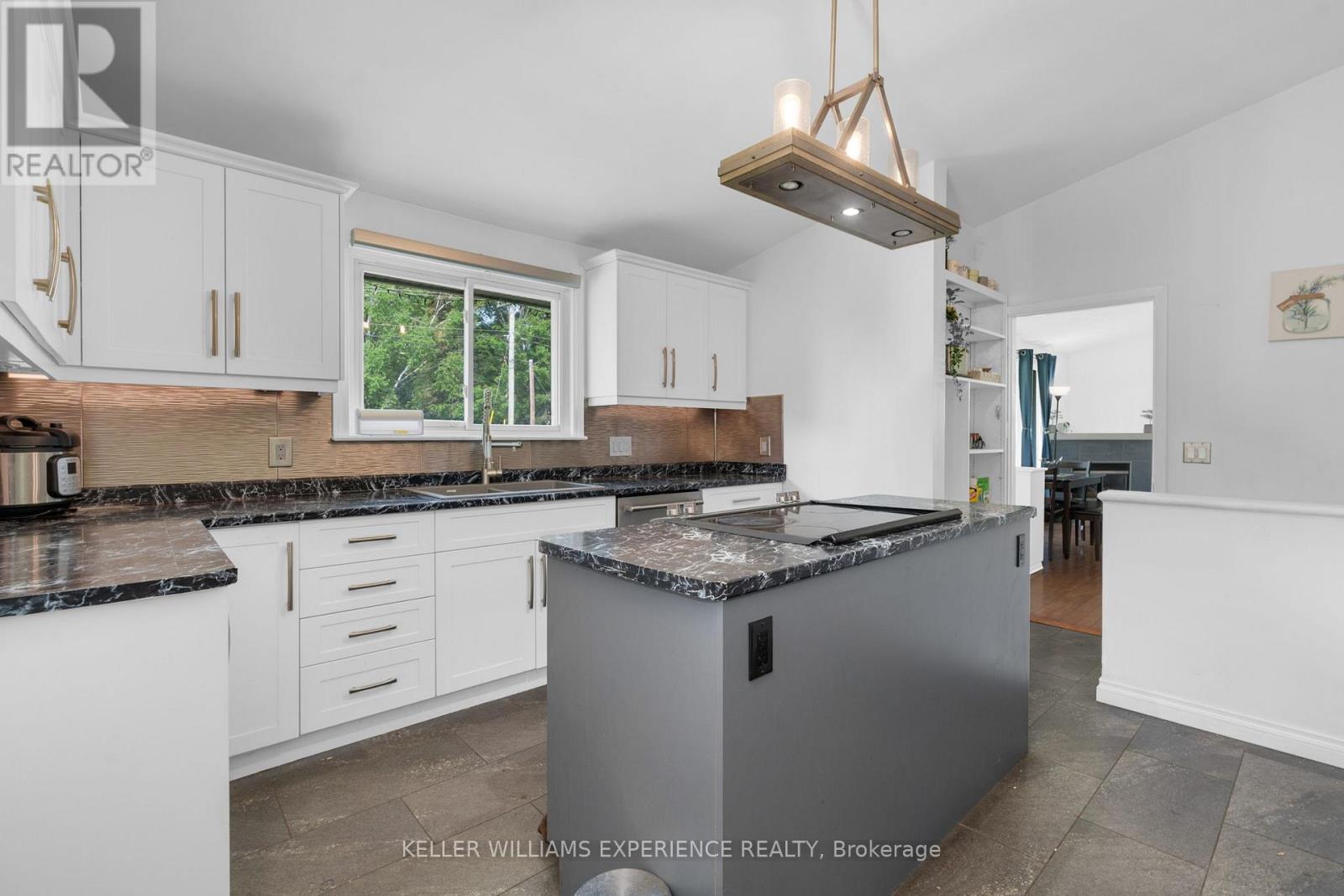 Property at 365 WELLINGTON STREET N image 5