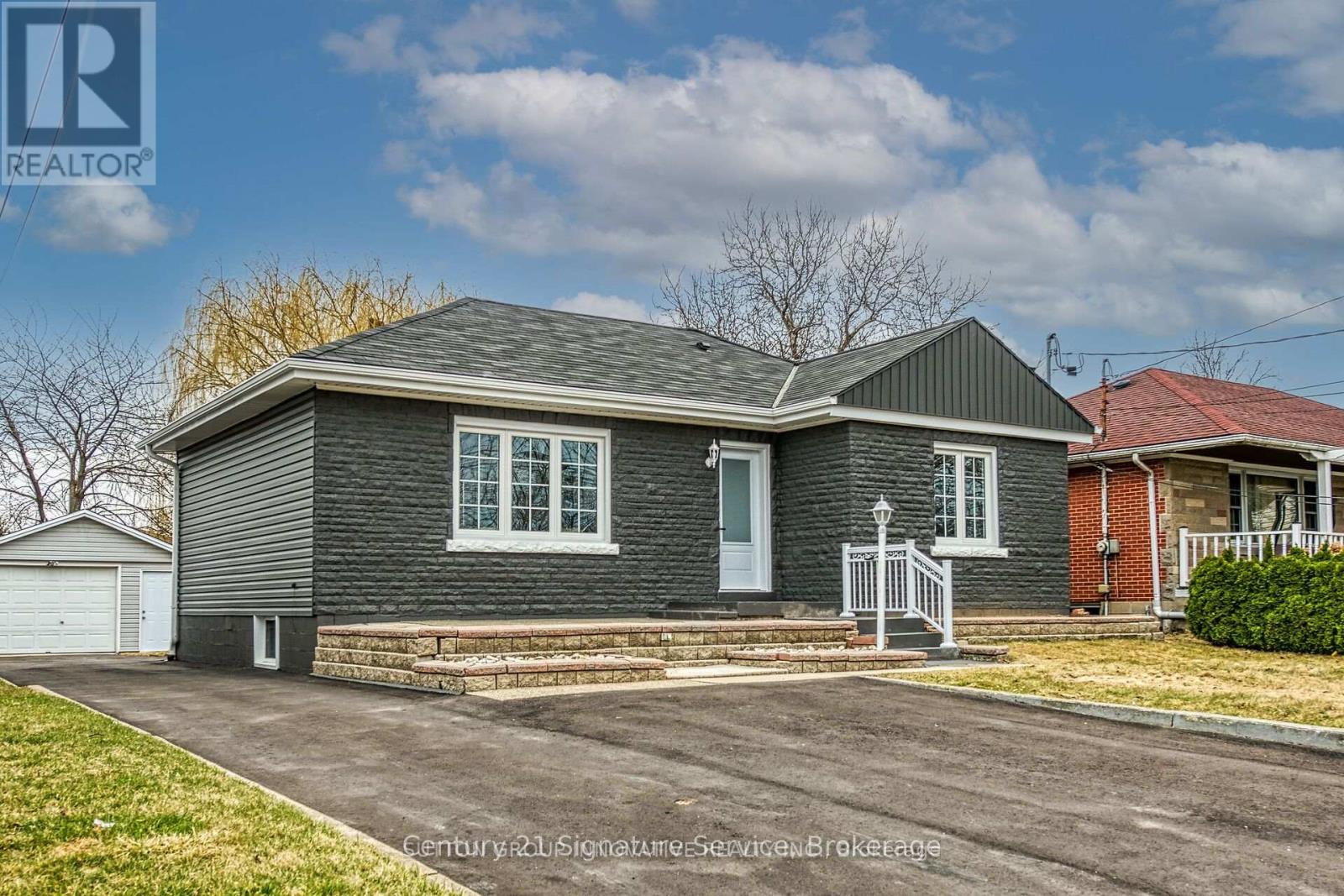 346 Pottruff Road N, Hamilton, Ontario  L8H 2M4 - Photo 1 - X12202102