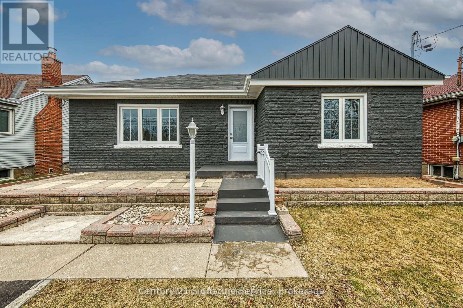 346 Pottruff Road N, Hamilton, Ontario  L8H 2M4 - Photo 3 - X12202102