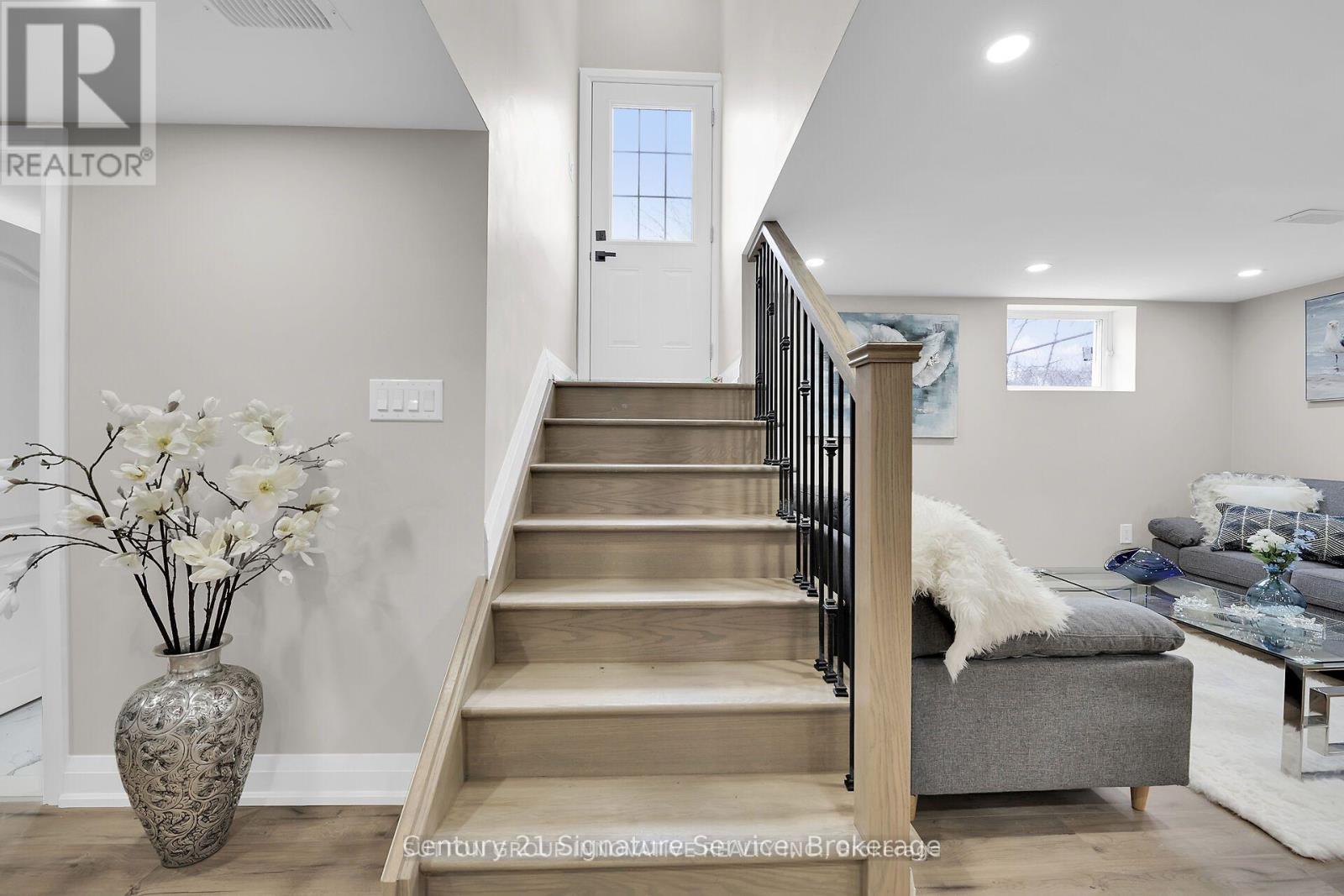 346 Pottruff Road N, Hamilton, Ontario  L8H 2M4 - Photo 5 - X12202102
