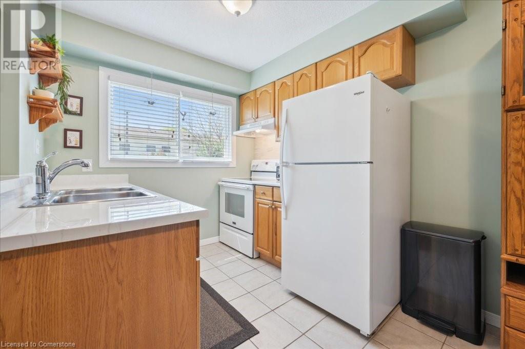 211 Veronica Drive Unit# 29, Kitchener, Ontario  N2A 2R8 - Photo 4 - 40738352
