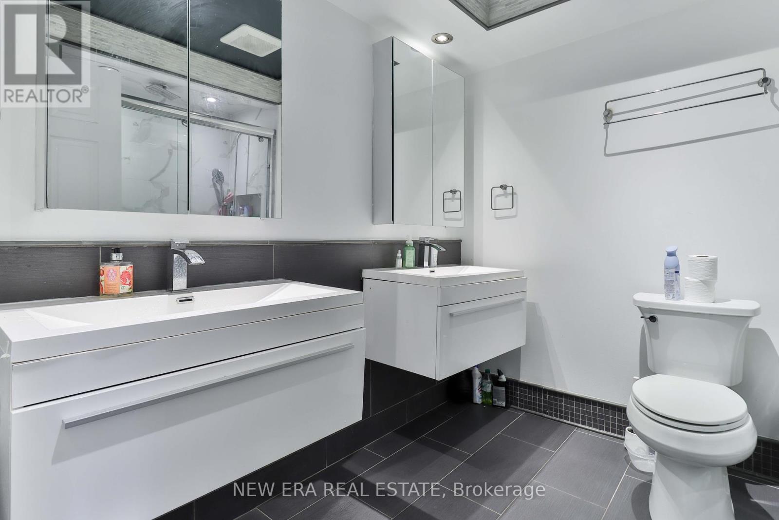 242 George Street, Toronto, Ontario  M5A 2N1 - Photo 15 - C12202181