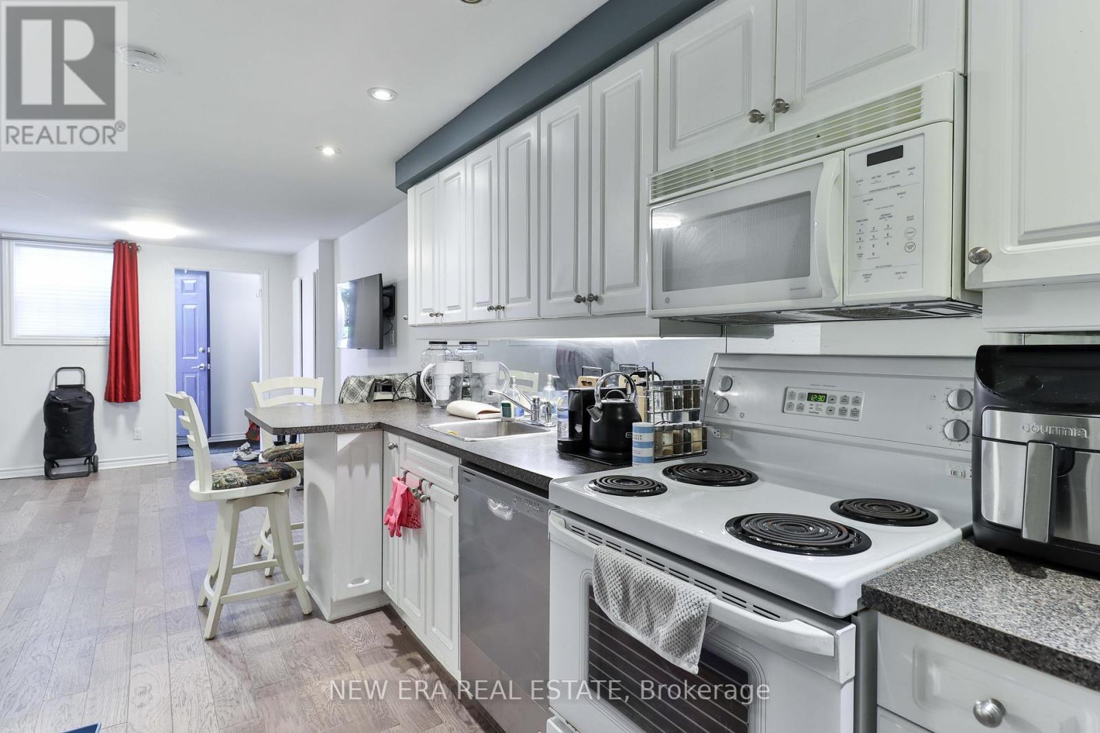 242 George Street, Toronto, Ontario  M5A 2N1 - Photo 33 - C12202181