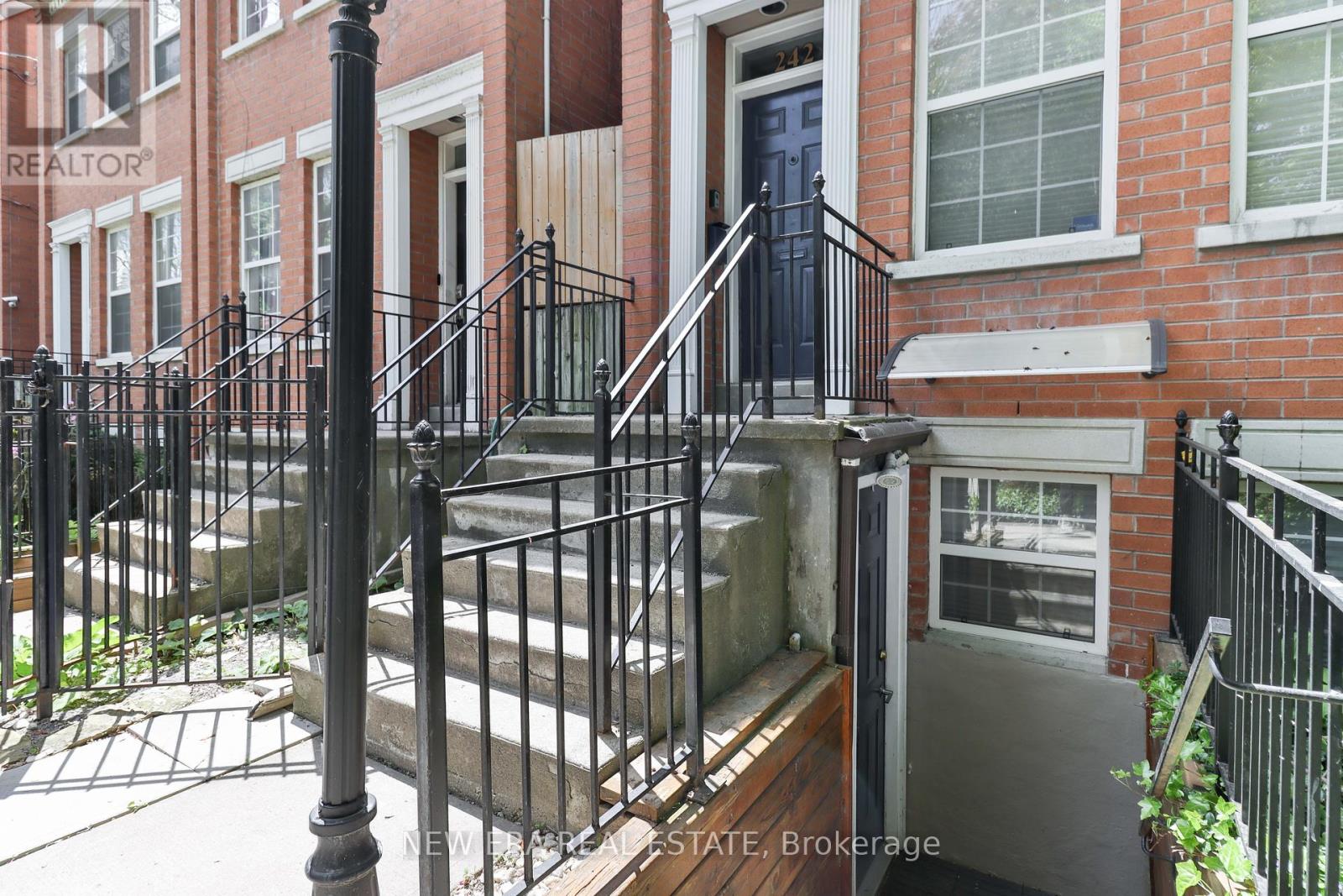 242 George Street, Toronto, Ontario  M5A 2N1 - Photo 39 - C12202181
