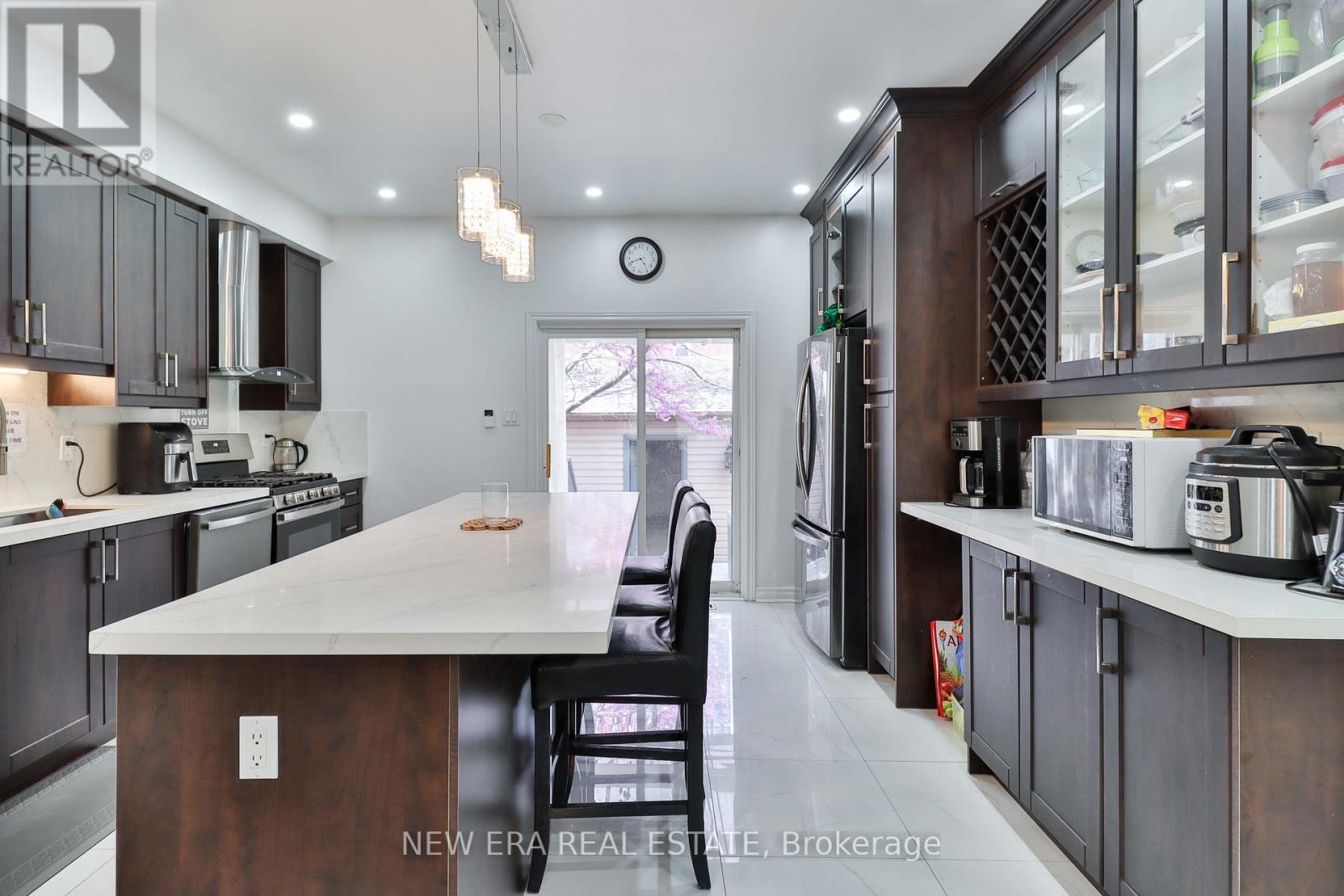 242 George Street, Toronto, Ontario  M5A 2N1 - Photo 5 - C12202181