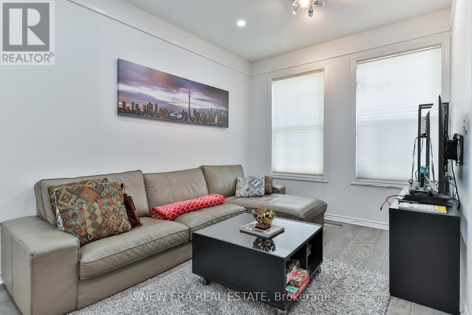 242 George Street, Toronto, Ontario  M5A 2N1 - Photo 8 - C12202181