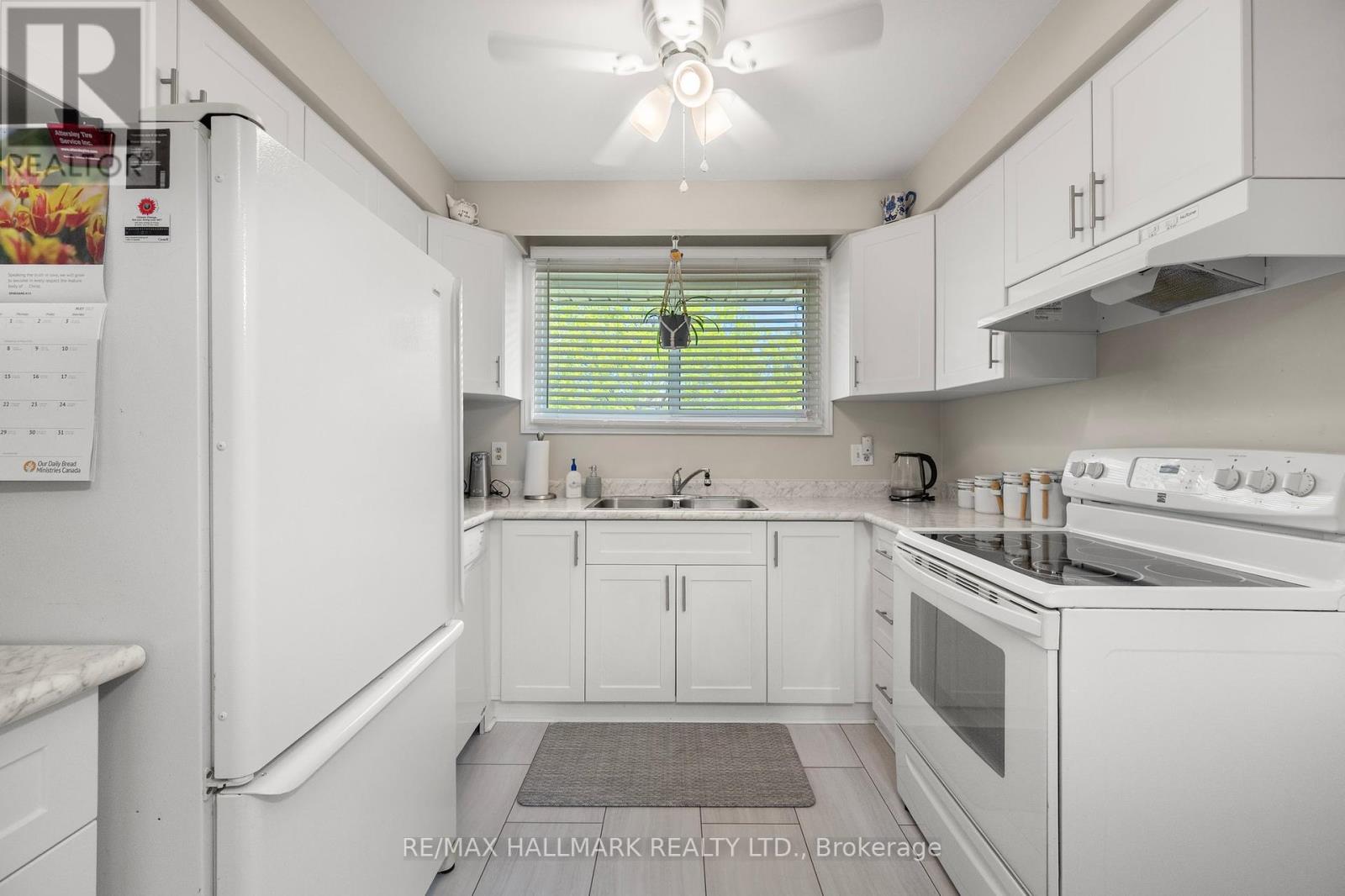 385 Lambeth Court, Oshawa, Ontario  L1G 6W1 - Photo 8 - E12202137