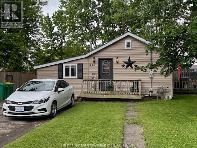 4361 Fifth Street, Petrolia, Ontario  N0N 1R0 - Photo 1 - 25013557