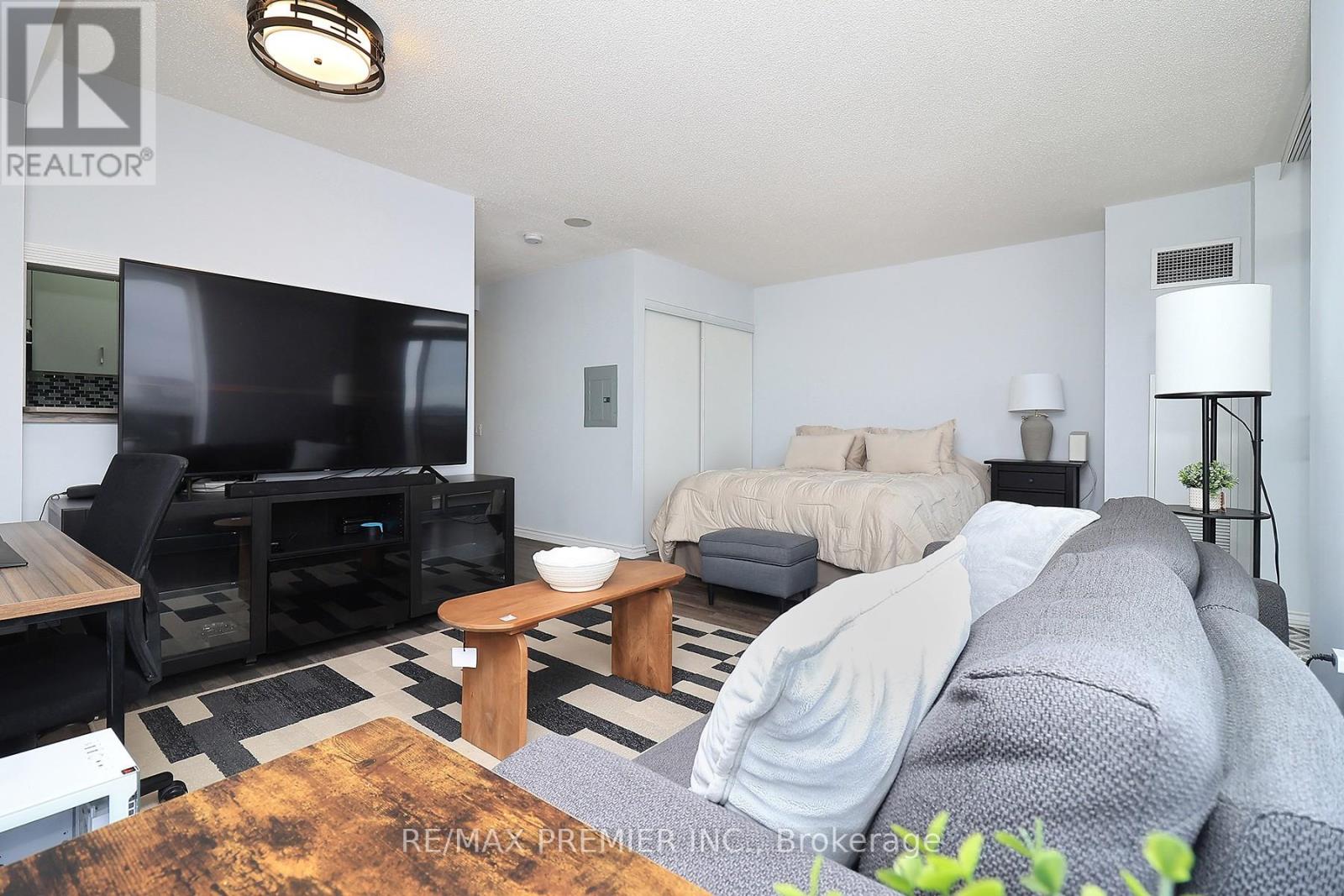 721 - 650 Lawrence Avenue, Toronto, Ontario  M6A 3E8 - Photo 9 - C12196050